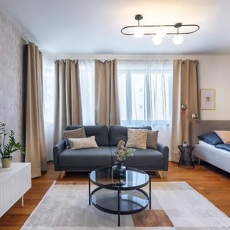 The Bright And Cozy Hideaway Прага